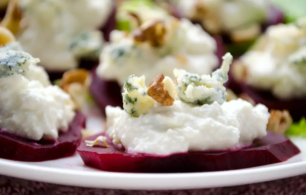 Roasted Beets With Goat Cheese and Walnuts