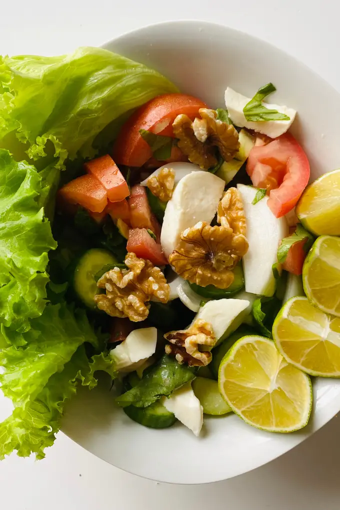 Walnuts and Mozzarella Salad