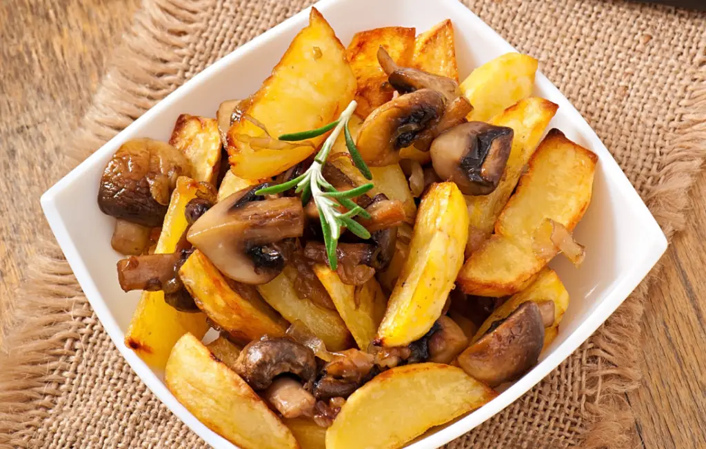 Roasted Potatoes with Mushrooms and Onions