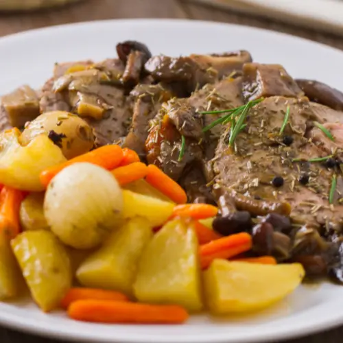 roasted beef with potatoes and carrots